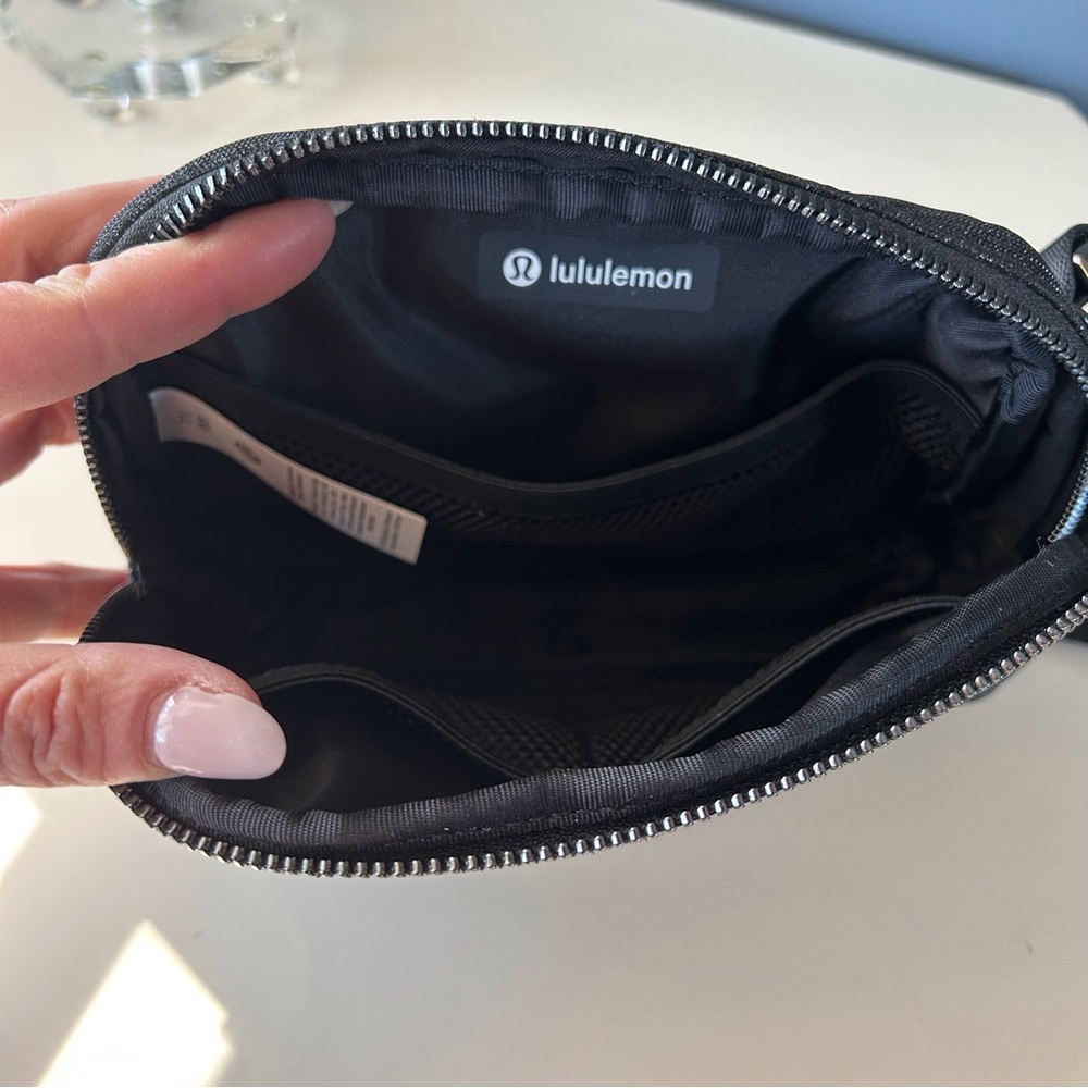 Lulu Lemon Everywhere Glitter Black 1L Belt Bag - Picture 8 of 10